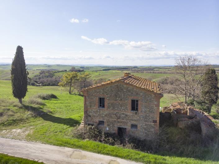 Image No.40-8 Bed Farmhouse for sale