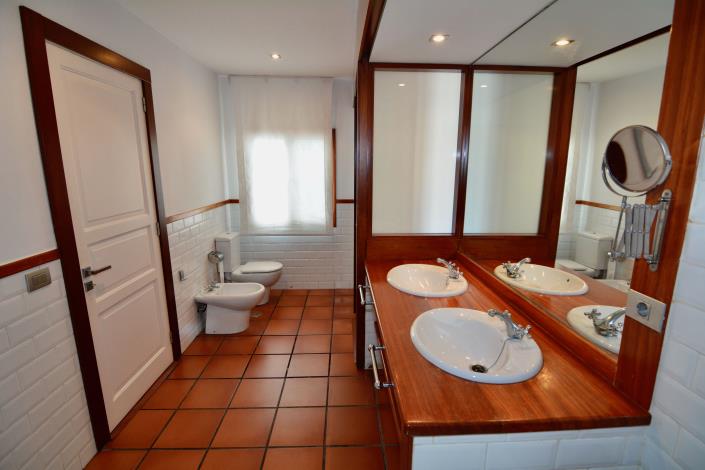 Image No.27-3 Bed Flat for sale