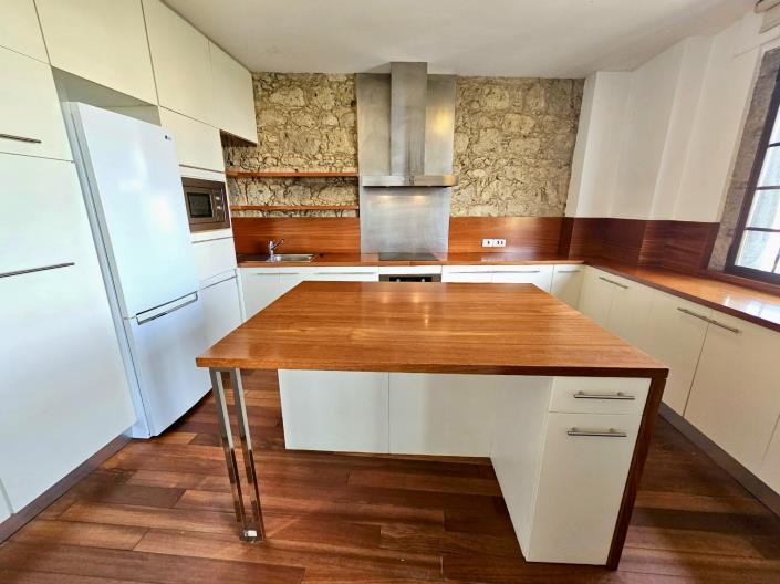 Image No.11-3 Bed Flat for sale