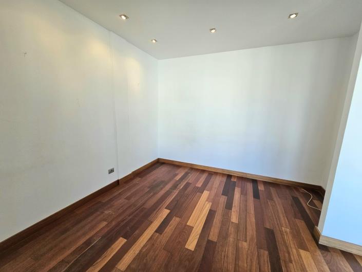 Image No.8-3 Bed Flat for sale