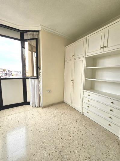 Image No.11-4 Bed Flat for sale