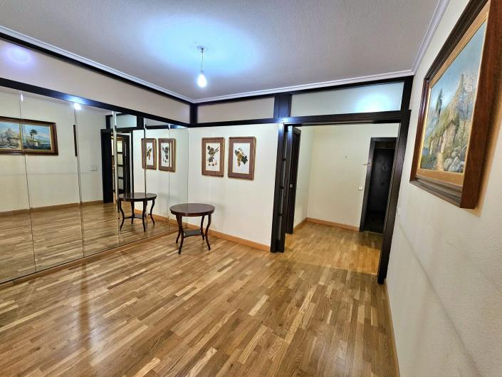 Image No.2-4 Bed Flat for sale