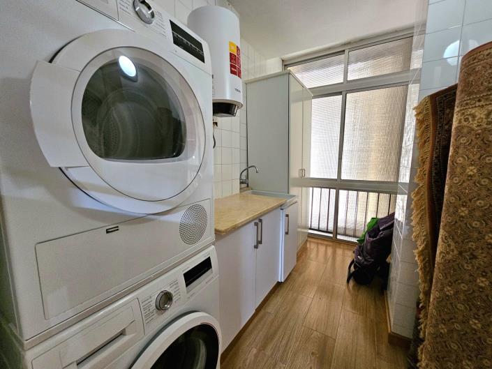 Image No.7-4 Bed Flat for sale