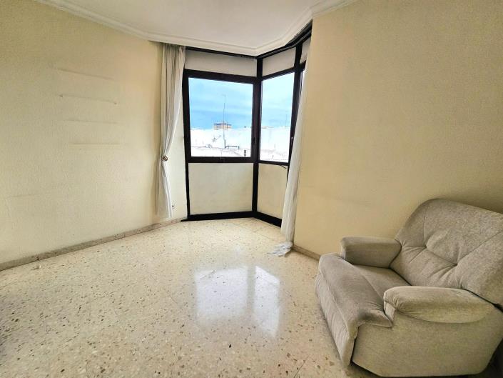 Image No.13-4 Bed Flat for sale