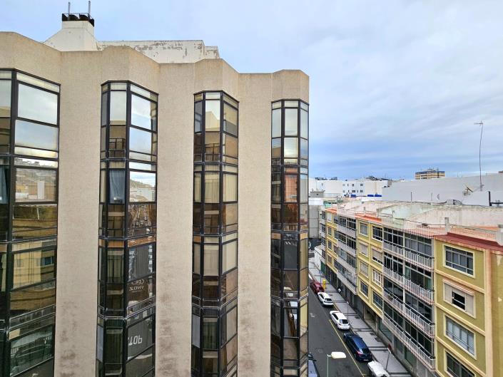 Image No.20-4 Bed Flat for sale