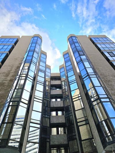 Image No.17-4 Bed Flat for sale