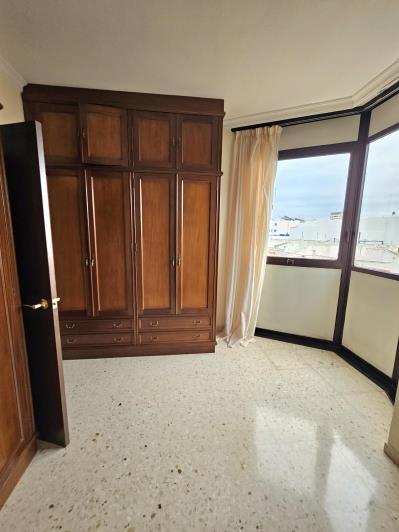 Image No.10-4 Bed Flat for sale