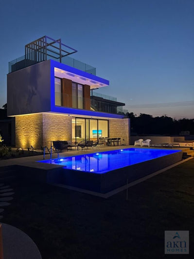 Image No.11-4 Bed Villa for sale