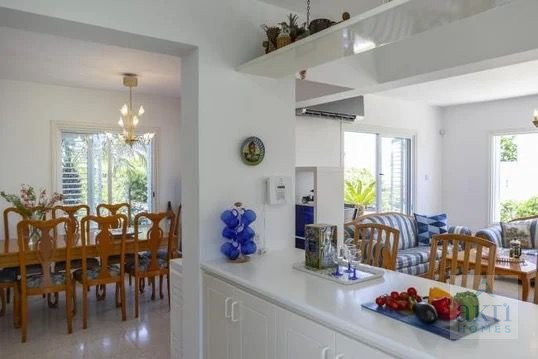 Image No.10-4 Bed Villa for sale