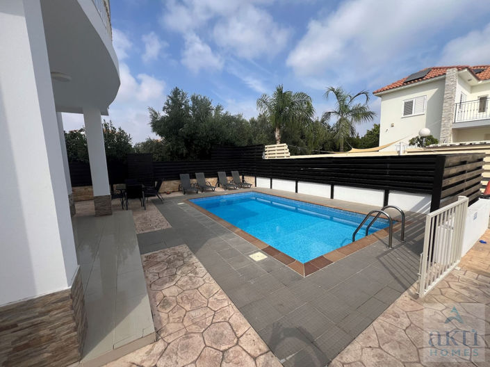 Image No.1-3 Bed Villa for sale