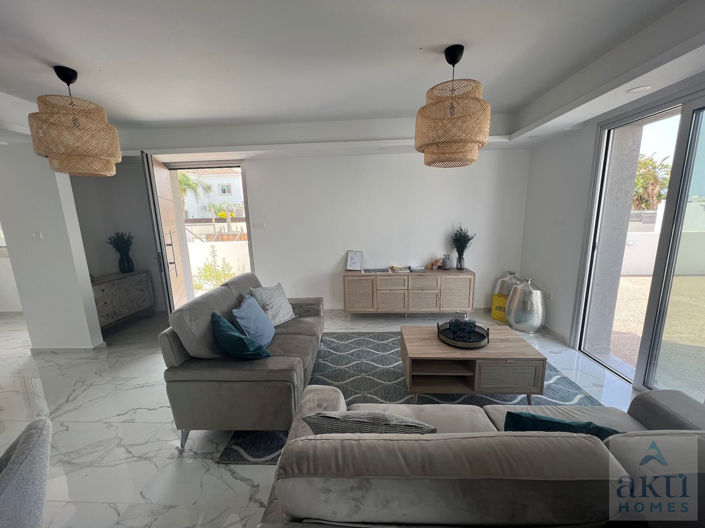 Image No.4-3 Bed Villa for sale