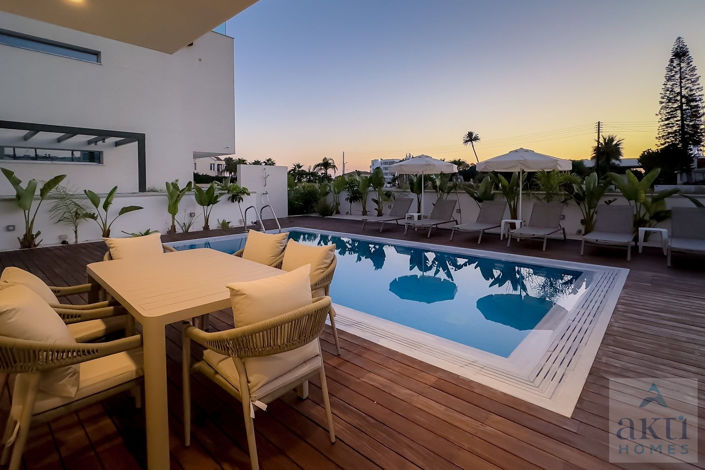 Image No.1-4 Bed Villa for sale