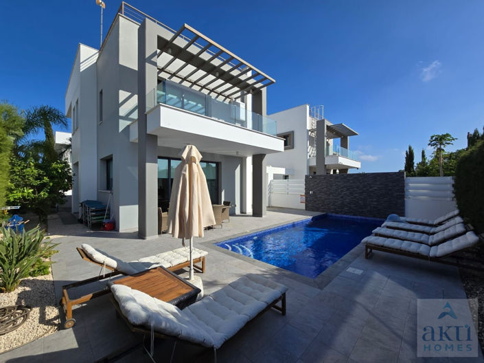 Image No.1-3 Bed Villa for sale