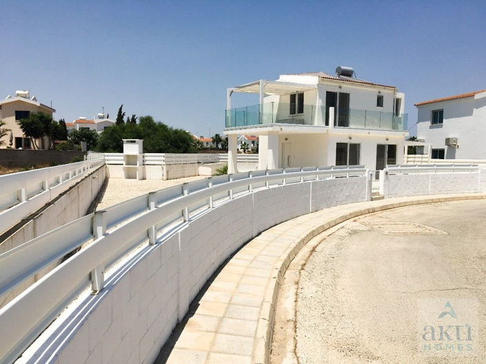 Image No.1-2 Bed Villa for sale