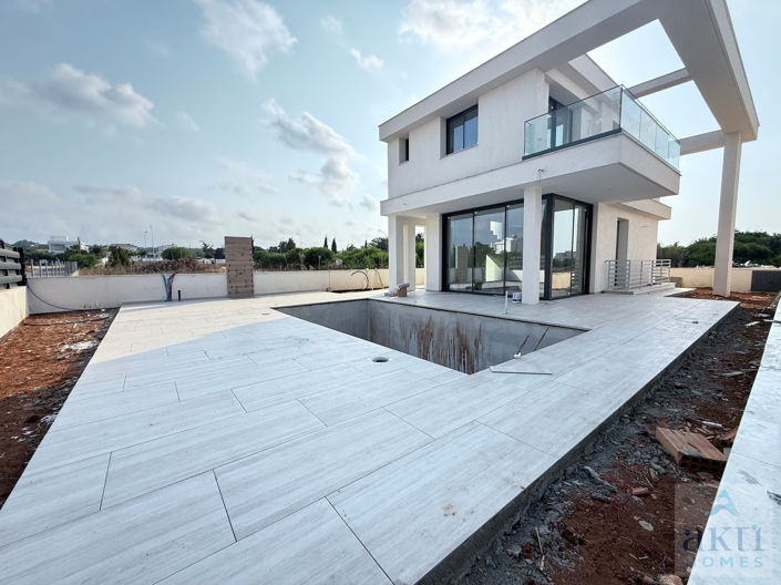 Image No.1-5 Bed Villa for sale