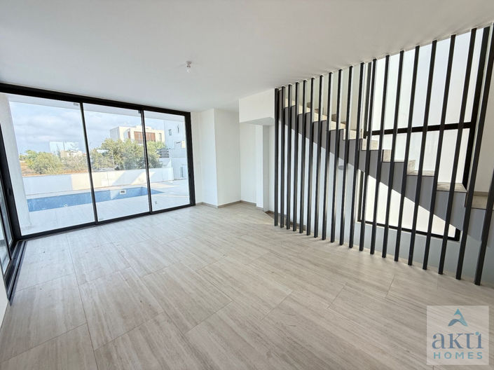 Image No.2-5 Bed Villa for sale