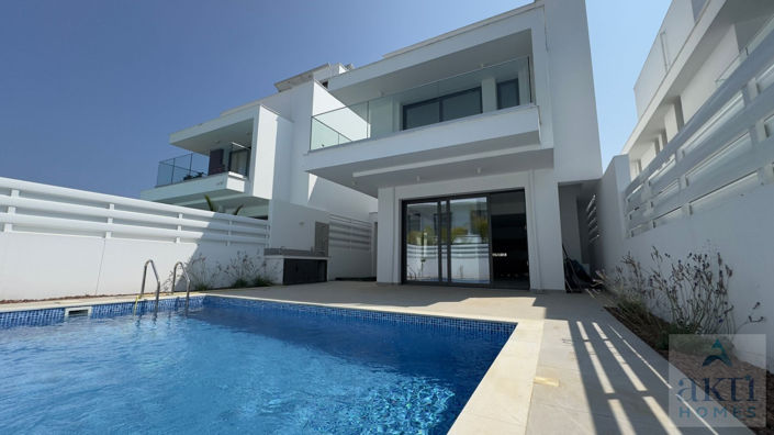 Image No.1-4 Bed Villa for sale