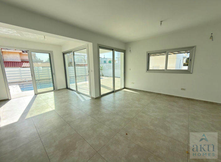 Image No.2-4 Bed Villa for sale