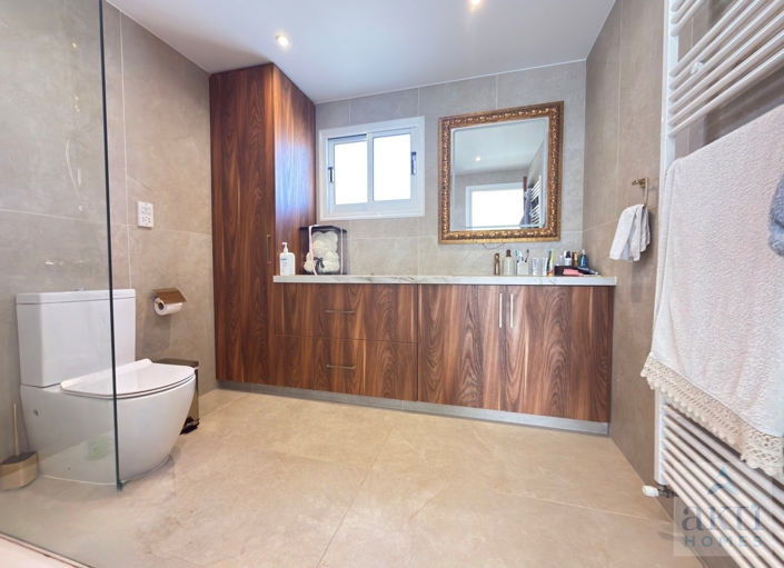 Image No.12-4 Bed Villa for sale