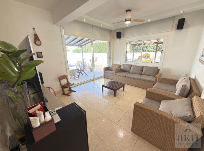 Image No.2-4 Bed Villa for sale