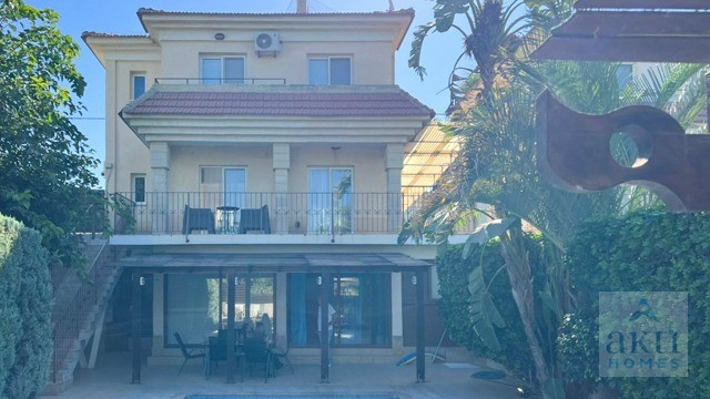 Image No.1-5 Bed Villa for sale