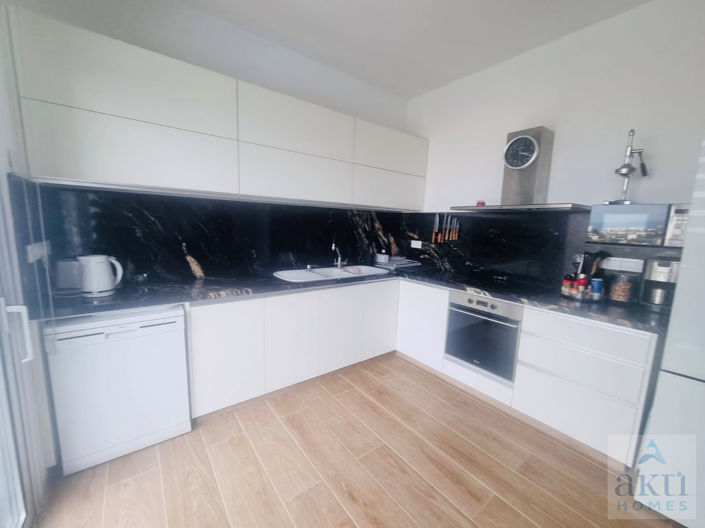 Image No.10-3 Bed House for sale