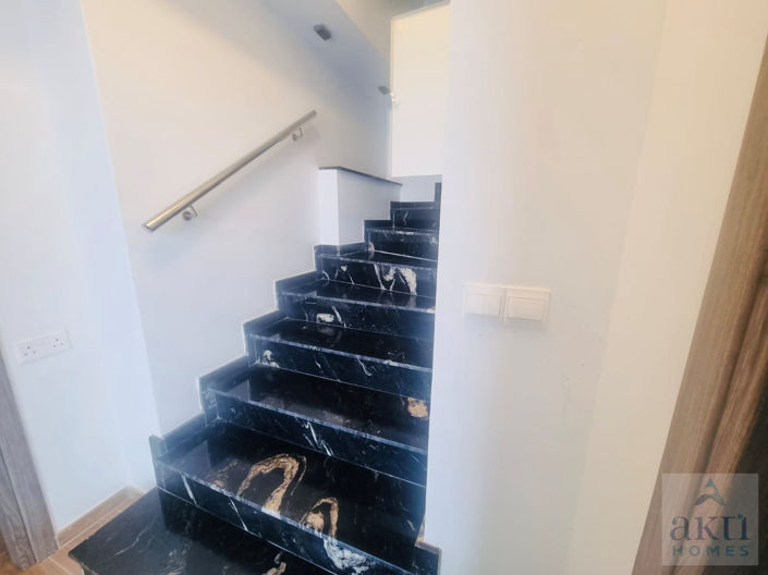 Image No.17-3 Bed House for sale