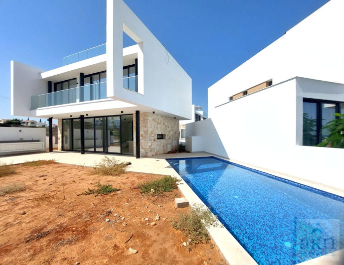 Image No.1-3 Bed Villa for sale