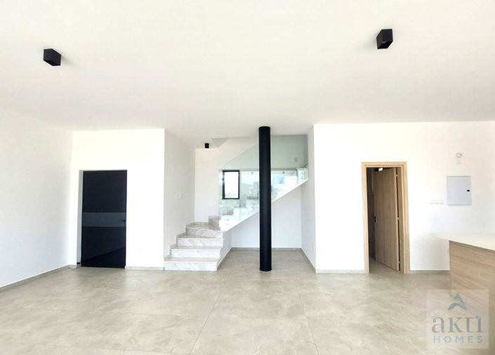 Image No.10-3 Bed Villa for sale