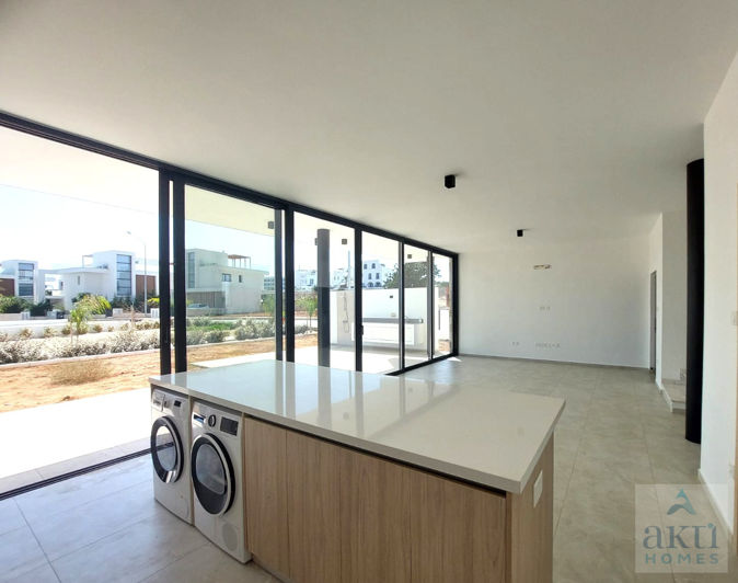 Image No.3-3 Bed Villa for sale