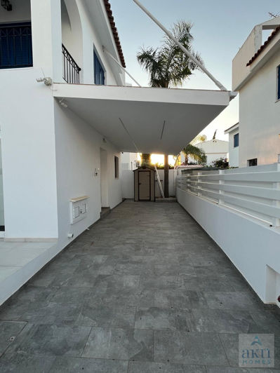 Image No.19-2 Bed Villa for sale