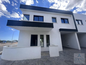 Villa de 4 chambres à vendre à Deryneia