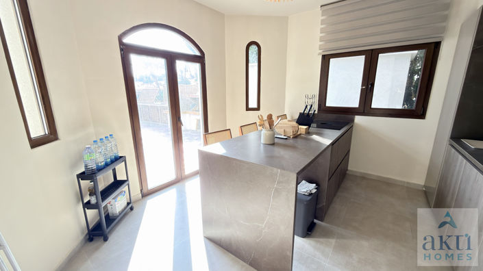 Image No.12-5 Bed Villa for sale