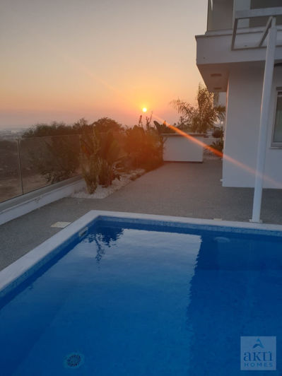 Image No.10-3 Bed Villa for sale