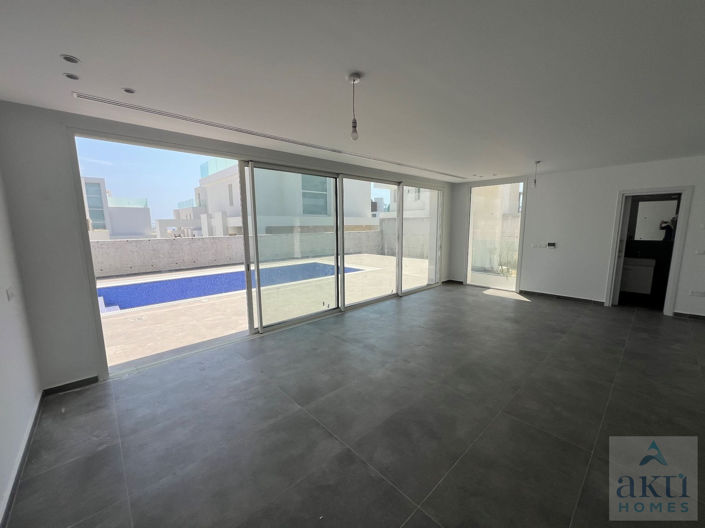 Image No.2-3 Bed Villa for sale