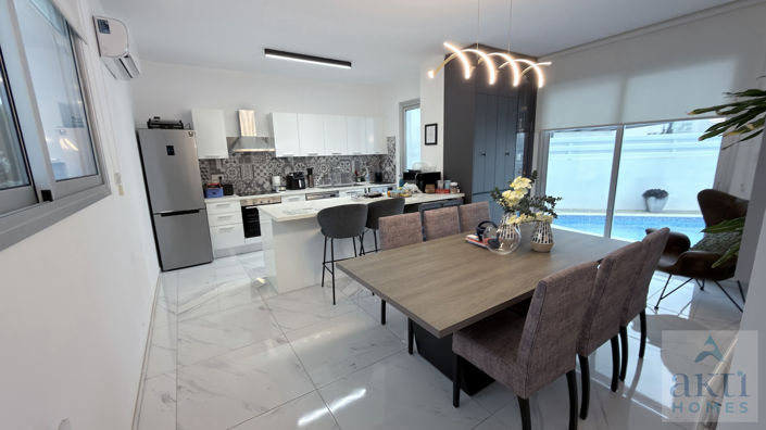 Image No.2-3 Bed Villa for sale