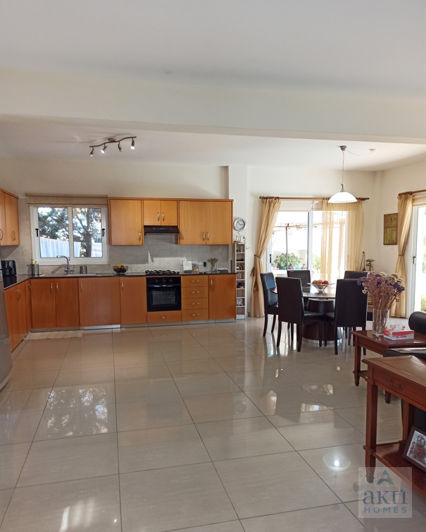 Image No.2-4 Bed Villa for sale