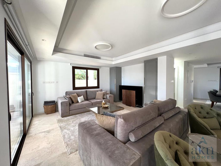 Image No.3-3 Bed Villa for sale