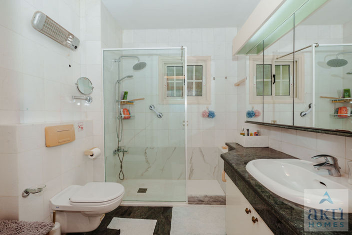 Image No.20-5 Bed Villa for sale