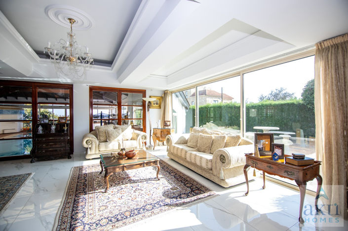 Image No.10-5 Bed Villa for sale