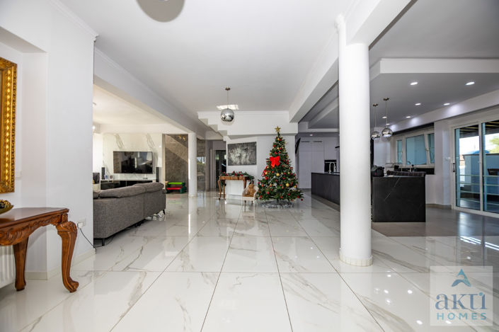 Image No.12-5 Bed Villa for sale