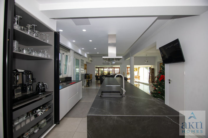 Image No.8-5 Bed Villa for sale