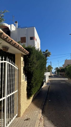 Image No.41-3 Bed Flat for sale