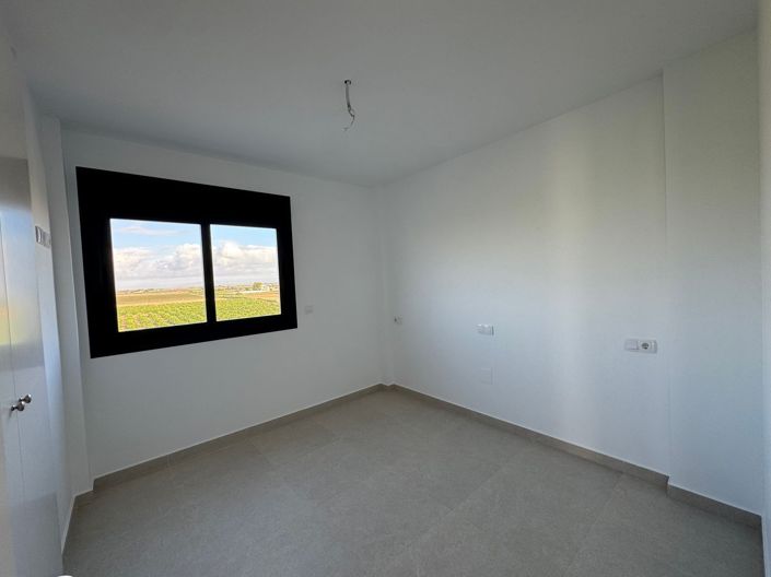 Image No.4-2 Bed Flat for sale