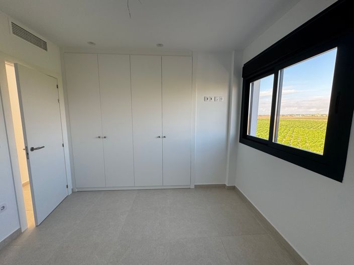 Image No.5-2 Bed Flat for sale