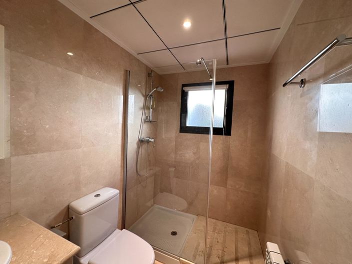 Image No.10-2 Bed Property for sale