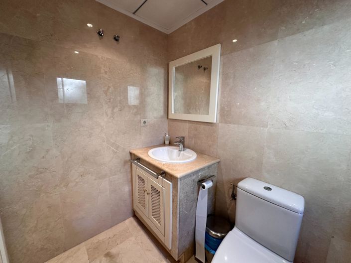 Image No.11-2 Bed Property for sale