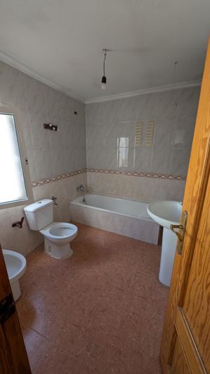 Image No.11-3 Bed House for sale