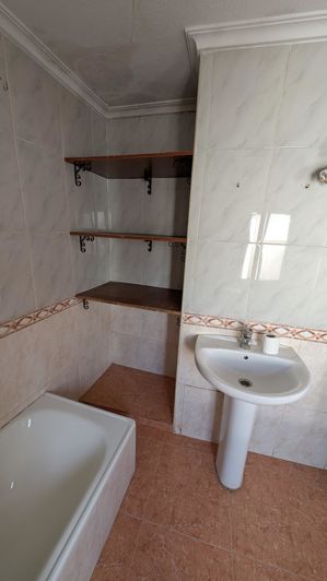 Image No.12-3 Bed House for sale