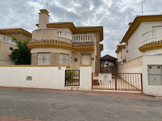 Image No.1-Villa / Détaché de 3 chambres à vendre à Roldan